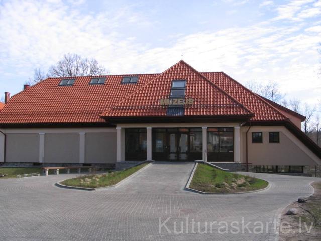 Izstāžu nams (Izstāžu zāle 3 stāvos)